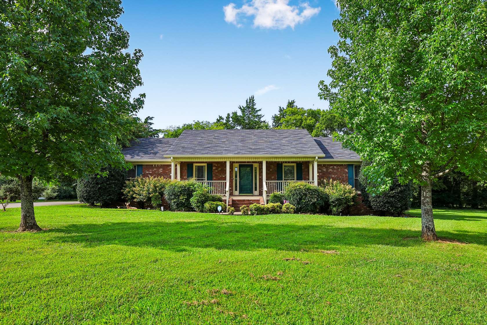 1.5 Acres of Land with Home for Auction in Murfreesboro, Tennessee