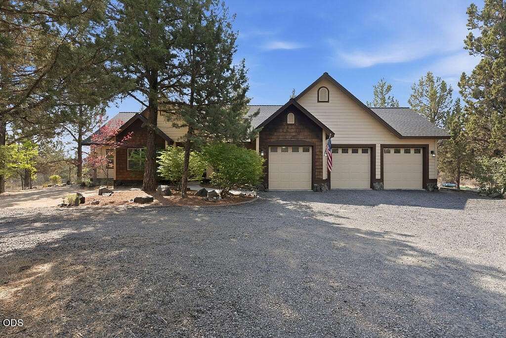 5.47 Acres of Land with Home for Sale in Prineville, Oregon