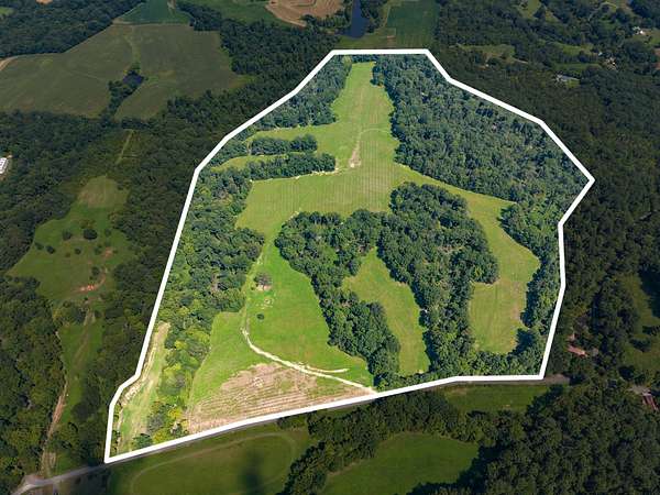 100 Acres of Land for Sale in Charlotte, Tennessee