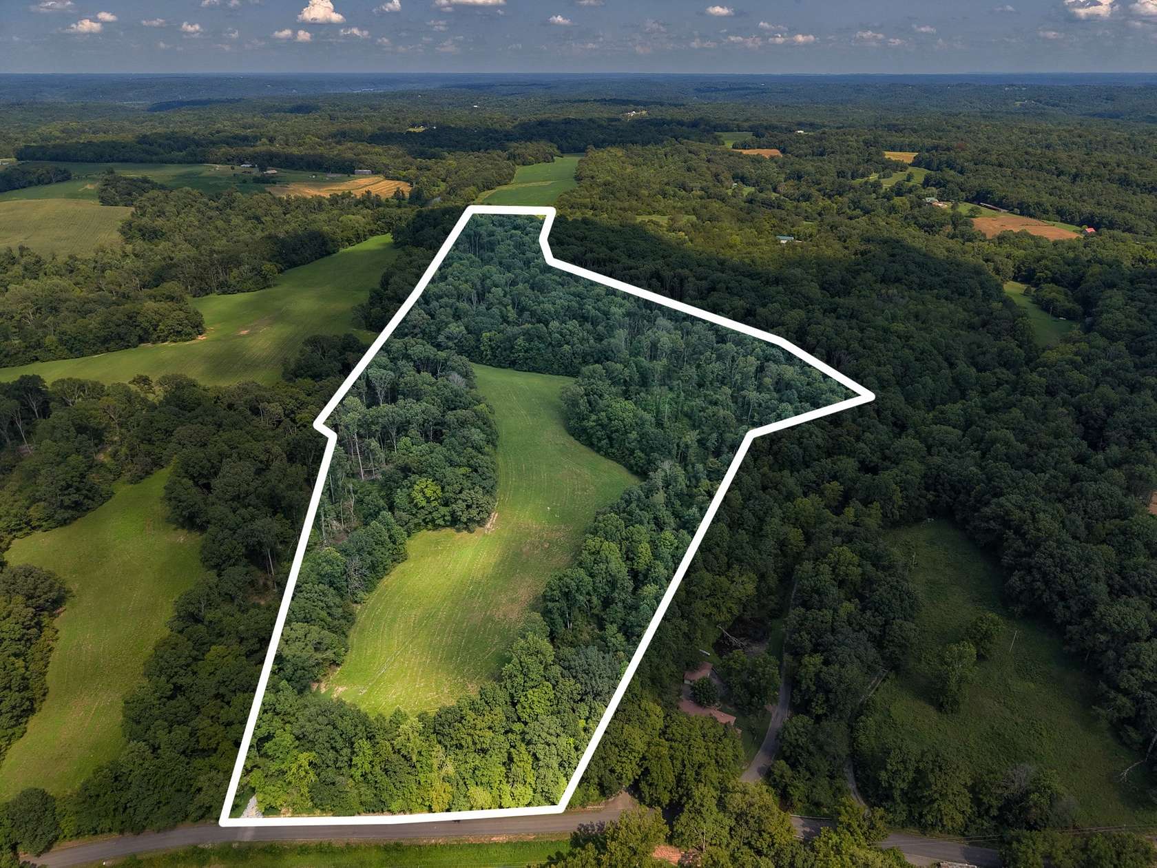 35 Acres of Agricultural Land for Sale in Charlotte, Tennessee