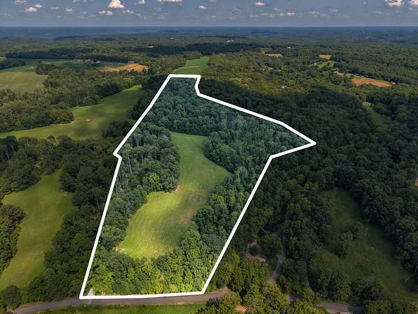 35 Acres of Agricultural Land for Sale in Charlotte, Tennessee