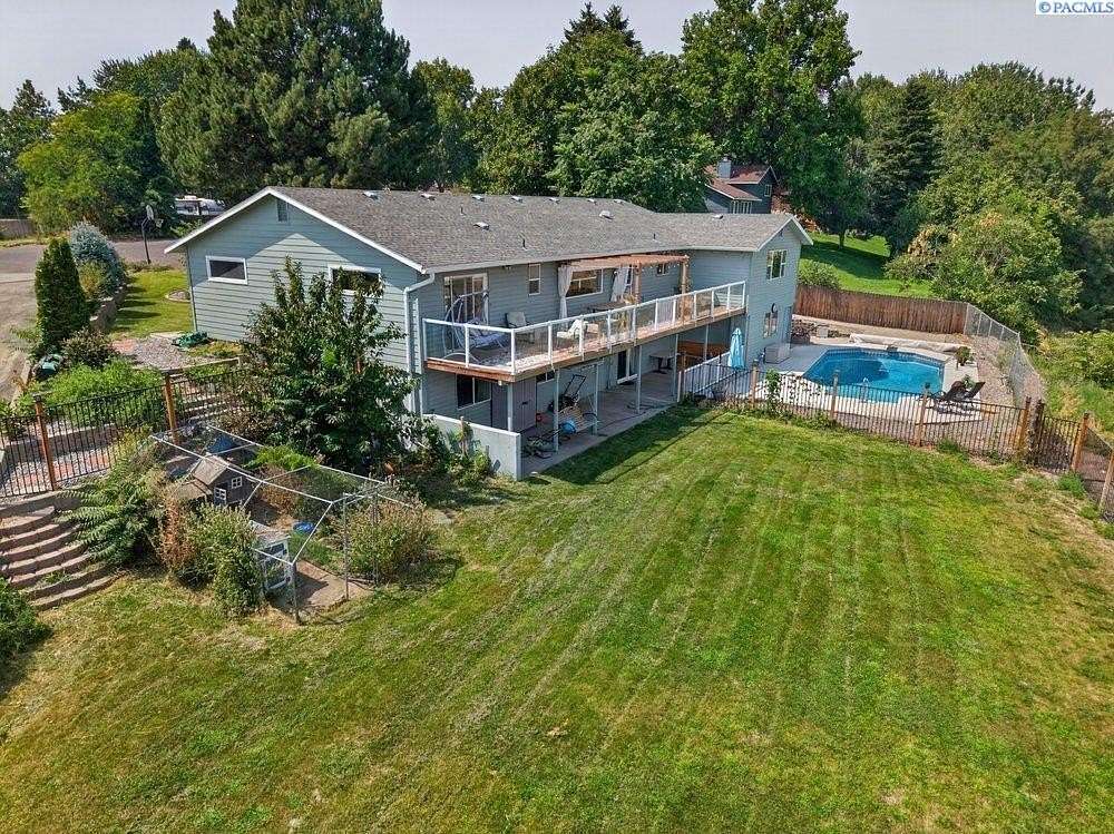 2 Acres of Land with Home for Sale in Kennewick, Washington