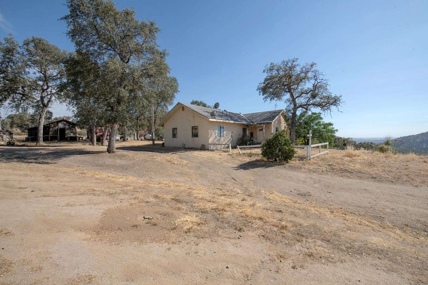 40 Acres of Agricultural Land with Home for Sale in Prather, California
