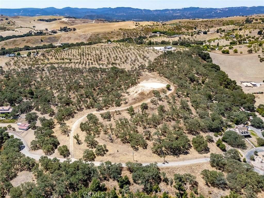 10 Acres of Land for Sale in Templeton, California