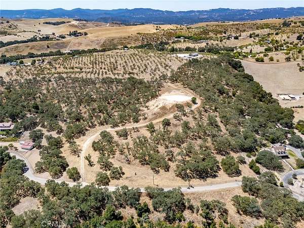10 Acres of Land for Sale in Templeton, California