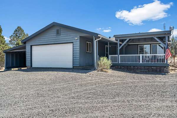 1.62 Acres of Land with Home for Sale in Terrebonne, Oregon