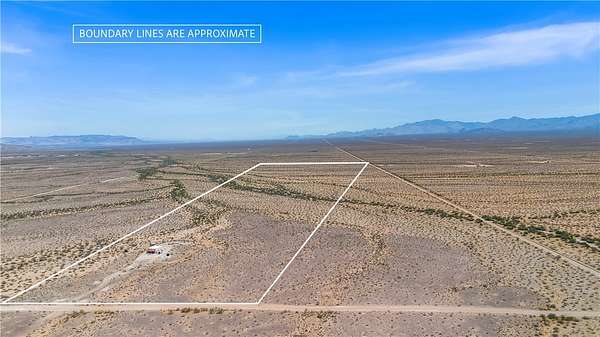 13.7 Acres of Land with Home for Sale in Yucca, Arizona