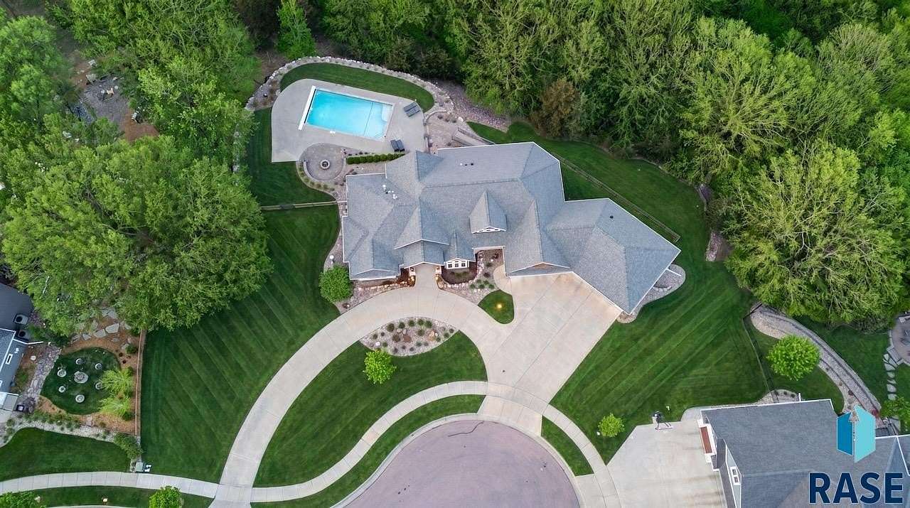 1.52 Acres of Land with Home for Sale in Sioux Falls, South Dakota