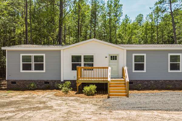 1.5 Acres of Land with Home for Sale in Summerton, South Carolina
