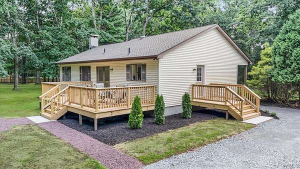 1.5 Acres of Land with Home for Sale in Huguenot, New York