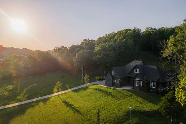 10.1 Acres of Land with Home for Sale in Franklin, Tennessee