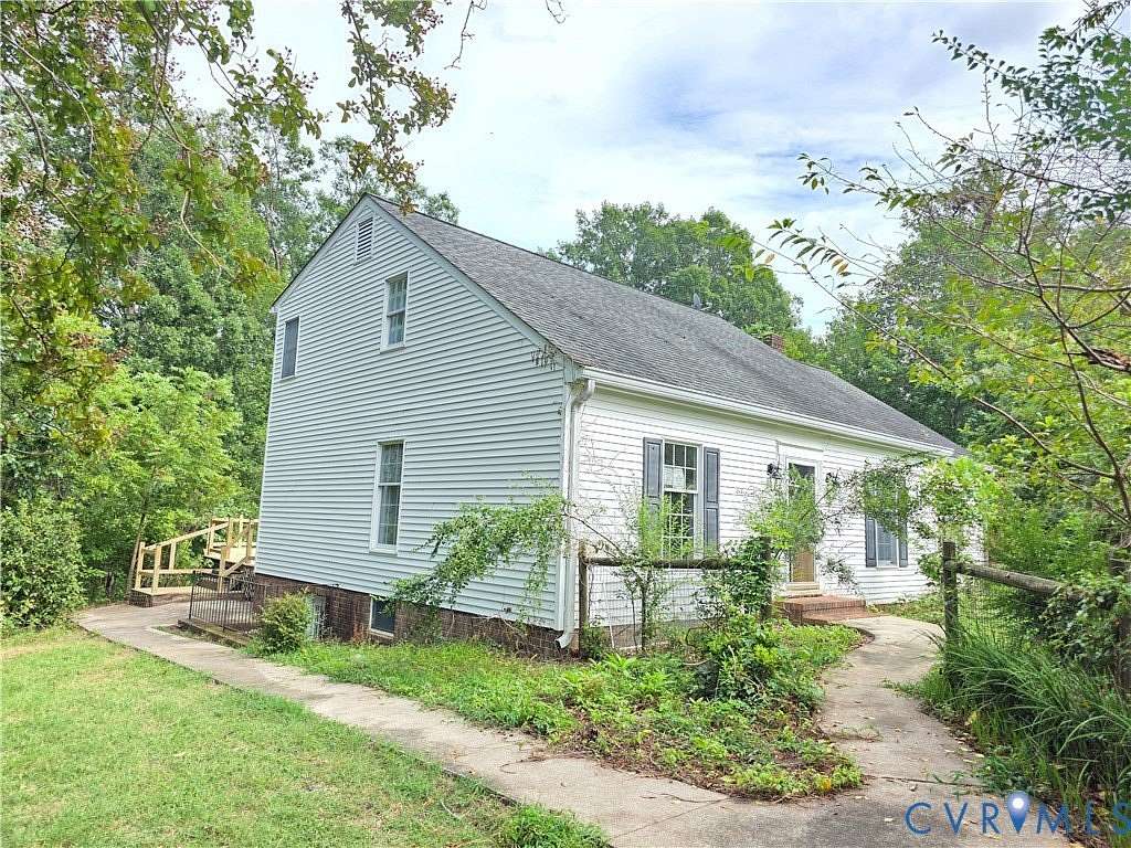 17.7 Acres of Land with Home for Sale in Laneview, Virginia