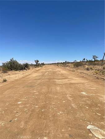 13.9 Acres of Land for Sale in Llano, California