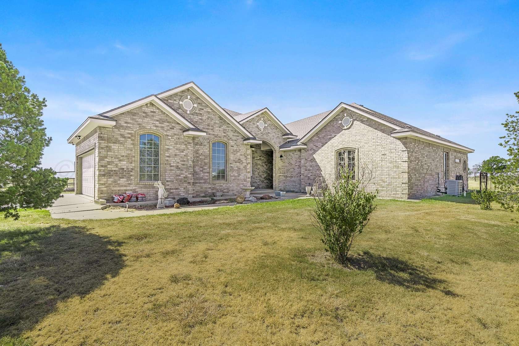 15 Acres of Land with Home for Sale in Amarillo, Texas