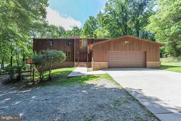 1.7 Acres of Land with Home for Lease in Falls Church, Virginia