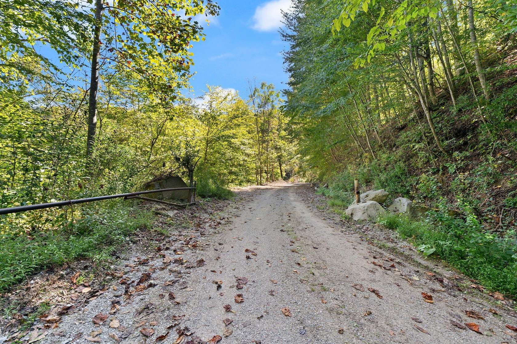 18 Acres of Recreational & Residential Land for Sale in Whitesburg, Kentucky