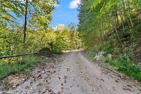 18 Acres of Recreational & Residential Land for Sale in Whitesburg, Kentucky