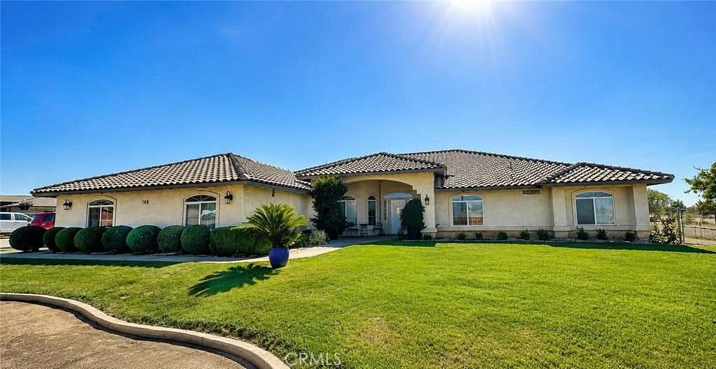 2 Acres of Land with Home for Sale in Oak Hills, California