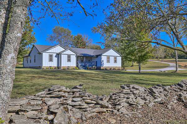 40 Acres of Land with Home for Sale in Watertown, Tennessee