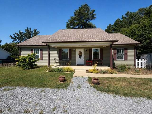 1.52 Acres of Land with Home for Sale in Ashland City, Tennessee
