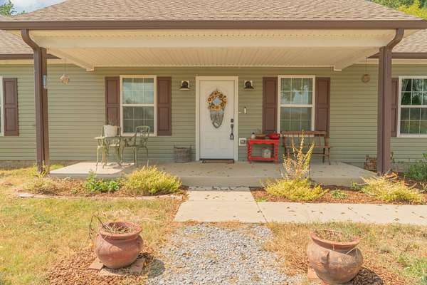 1.52 Acres of Land with Home for Sale in Ashland City, Tennessee