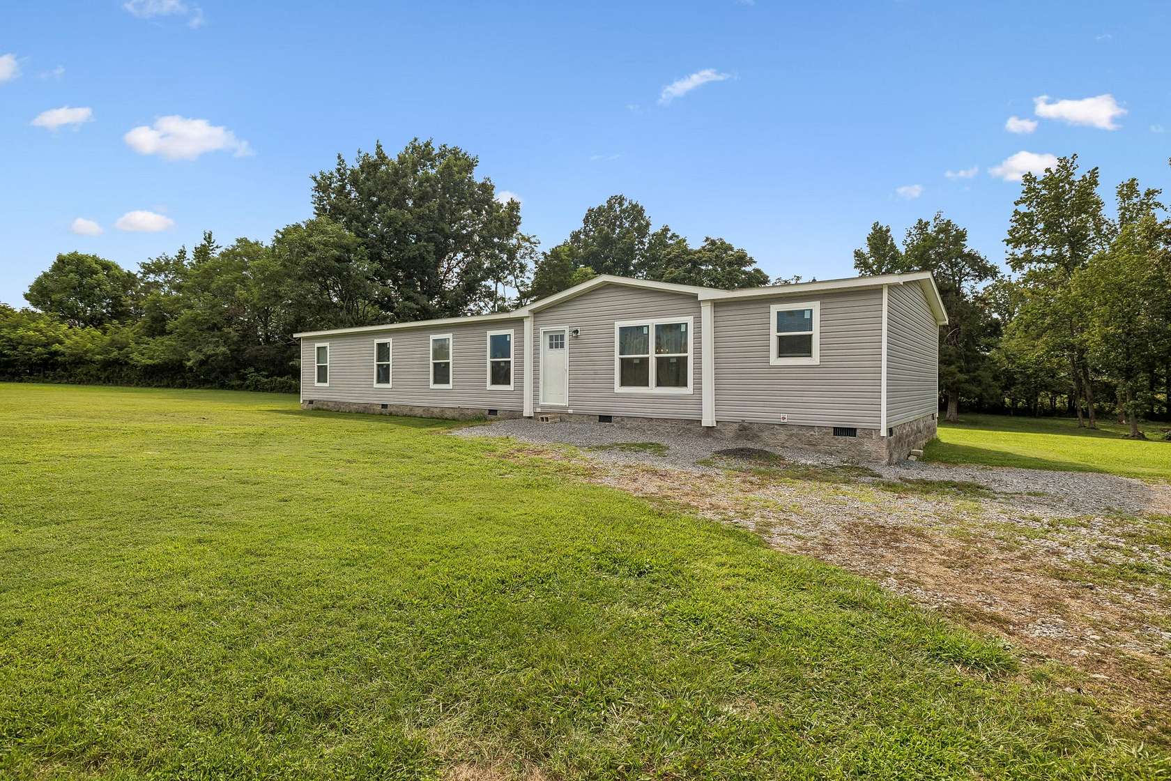 7 Acres of Land with Home for Sale in Lafayette, Tennessee