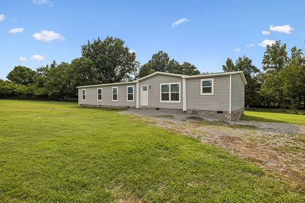 7 Acres of Land with Home for Sale in Lafayette, Tennessee