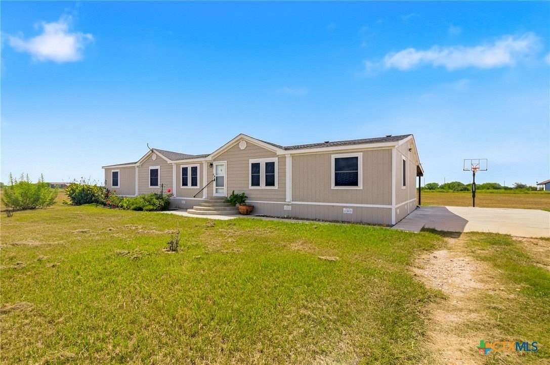 15 Acres of Land with Home for Sale in Victoria, Texas