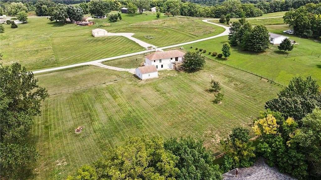 2.33 Acres of Land with Home for Sale in Excelsior Springs, Missouri