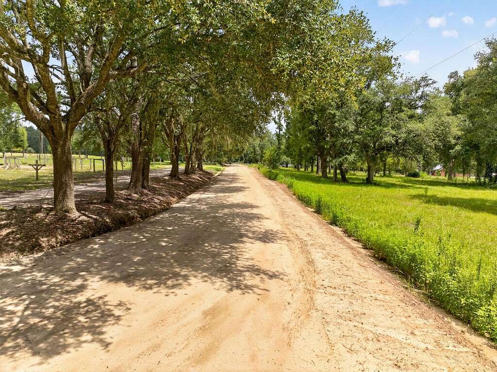 5 Acres of Residential Land for Sale in Hahira, Georgia