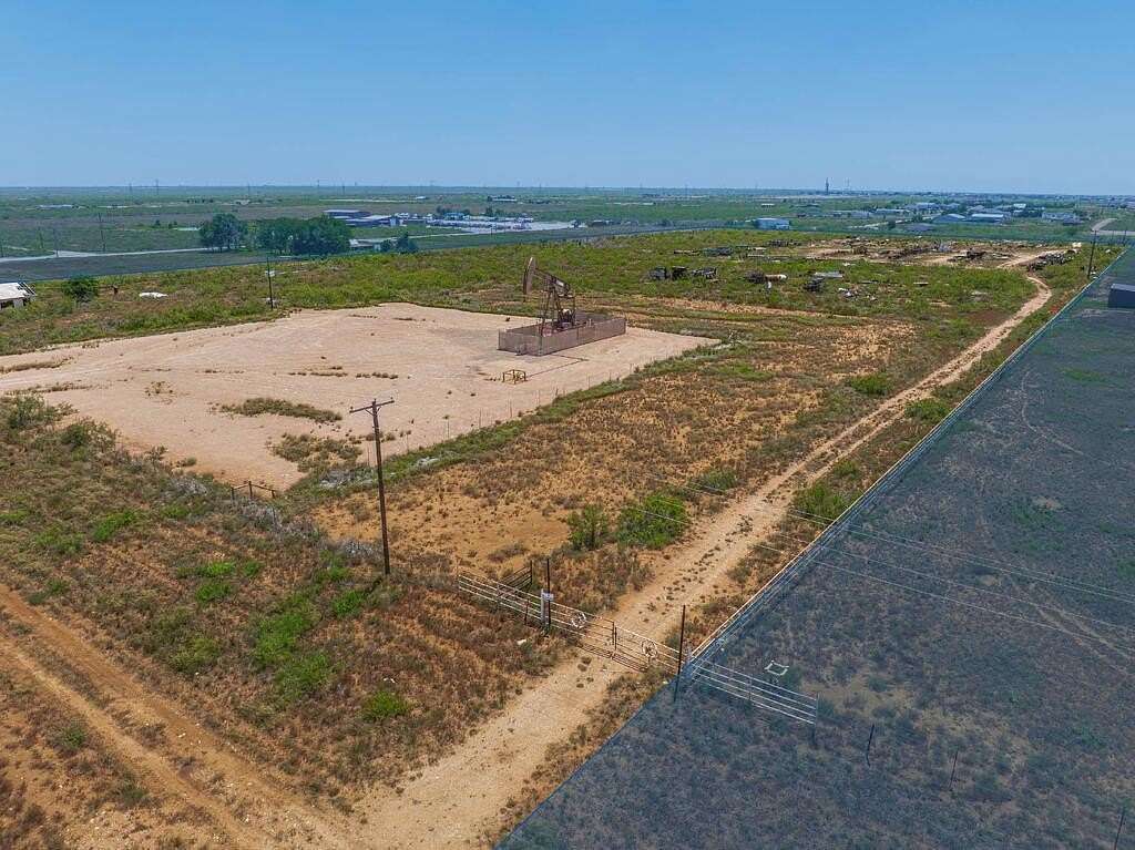 16.1 Acres of Mixed-Use Land for Sale in Gardendale, Texas
