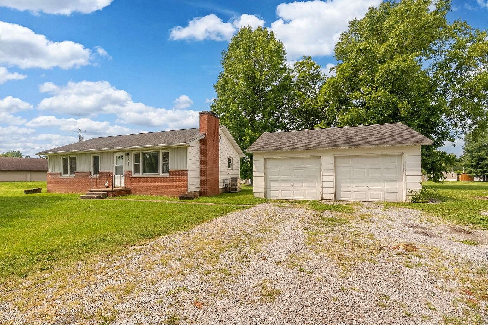 2.5 Acres of Land with Home for Sale in Carbondale, Illinois