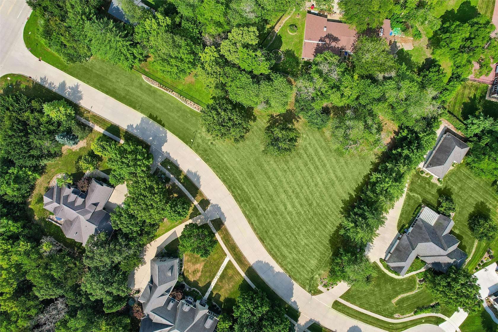 0.92 Acres of Residential Land for Sale in West Des Moines, Iowa