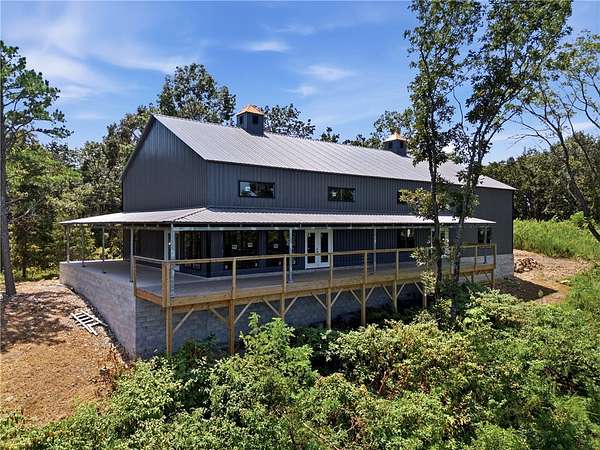 6 Acres of Improved Residential Land for Sale in Eureka Springs, Arkansas