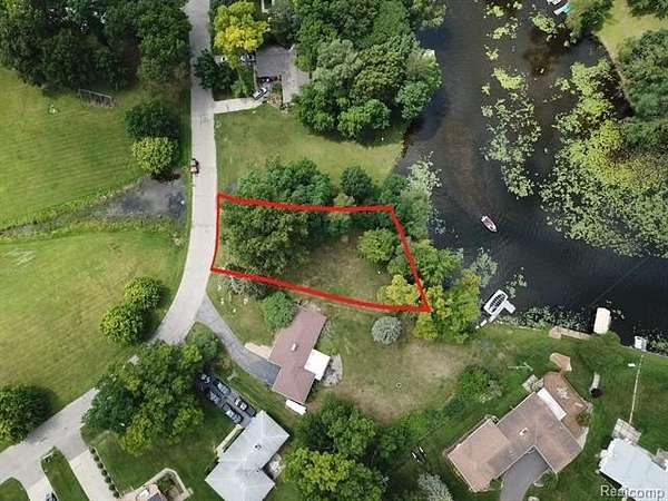 0.38 Acres of Residential Land for Sale in Waterford, Michigan