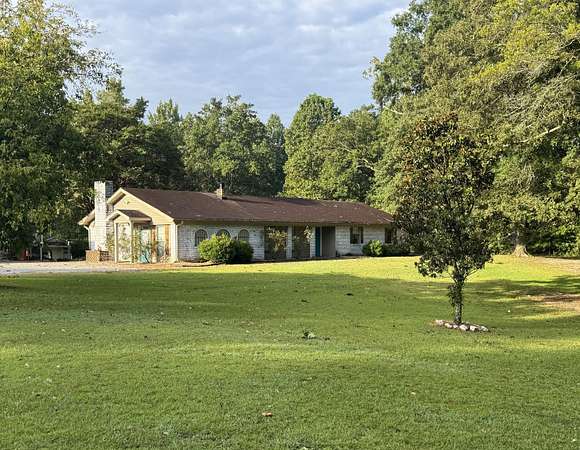 10 Acres of Land with Home for Sale in Tupelo, Mississippi
