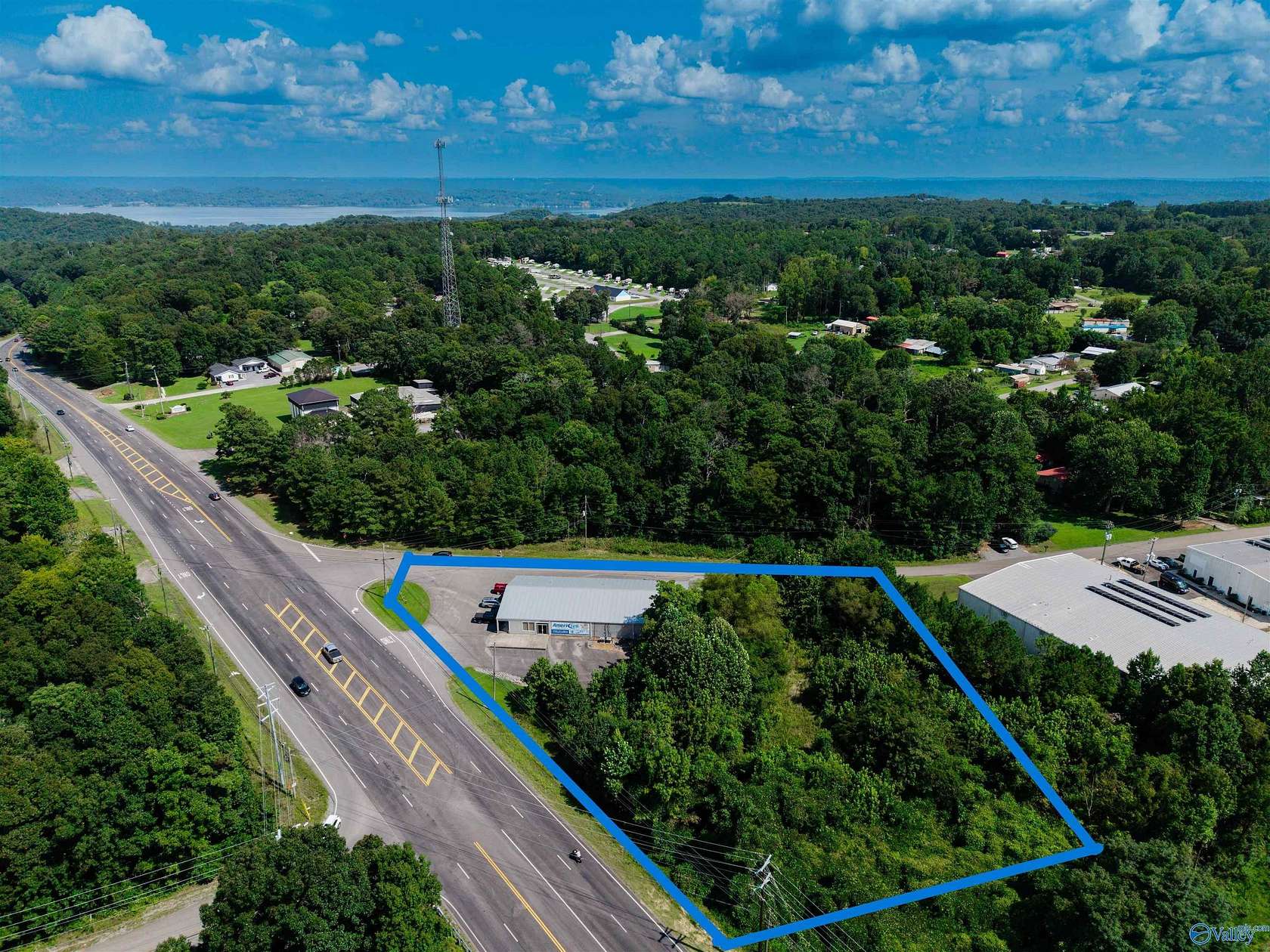 1.9 Acres of Improved Commercial Land for Sale in Guntersville, Alabama