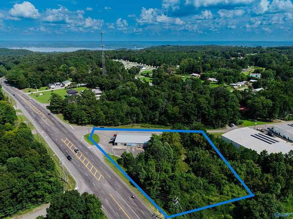 1.9 Acres of Improved Commercial Land for Sale in Guntersville, Alabama