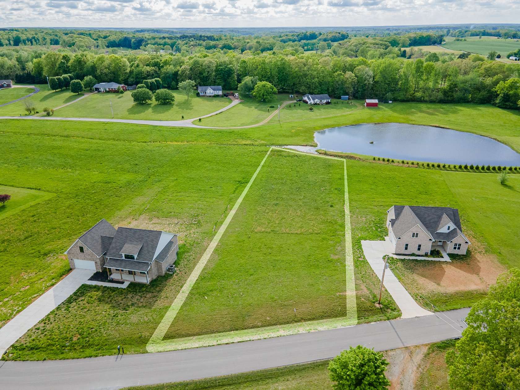0.93 Acres of Residential Land for Sale in Lawrenceburg, Tennessee