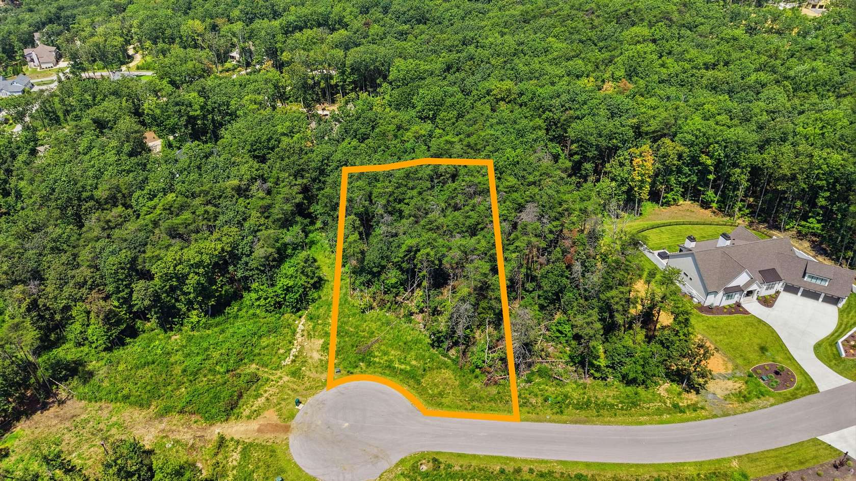 1 Acre of Residential Land for Sale in Signal Mountain, Tennessee