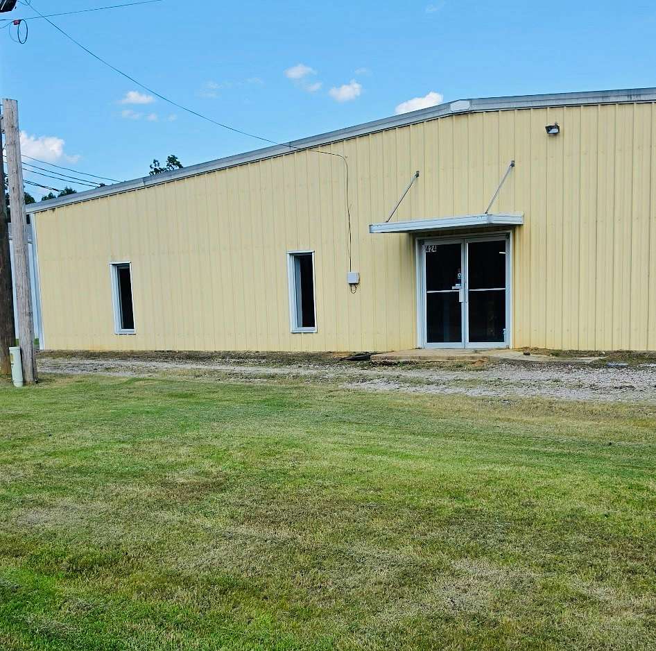 3.13 Acres of Improved Commercial Land for Sale in Adamsville, Tennessee