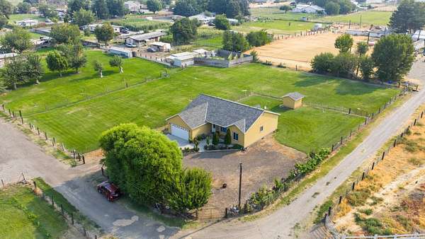 2.72 Acres of Land with Home for Sale in Kennewick, Washington