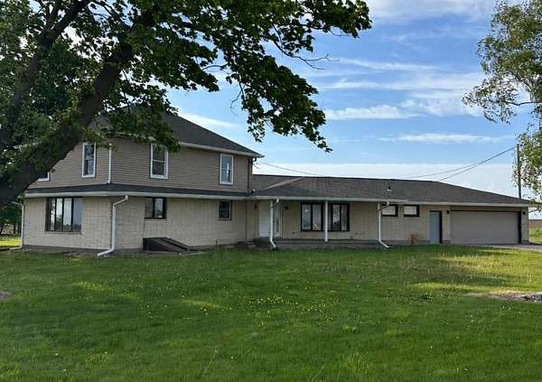 22 Acres of Agricultural Land with Home for Sale in Poplar Grove, Illinois