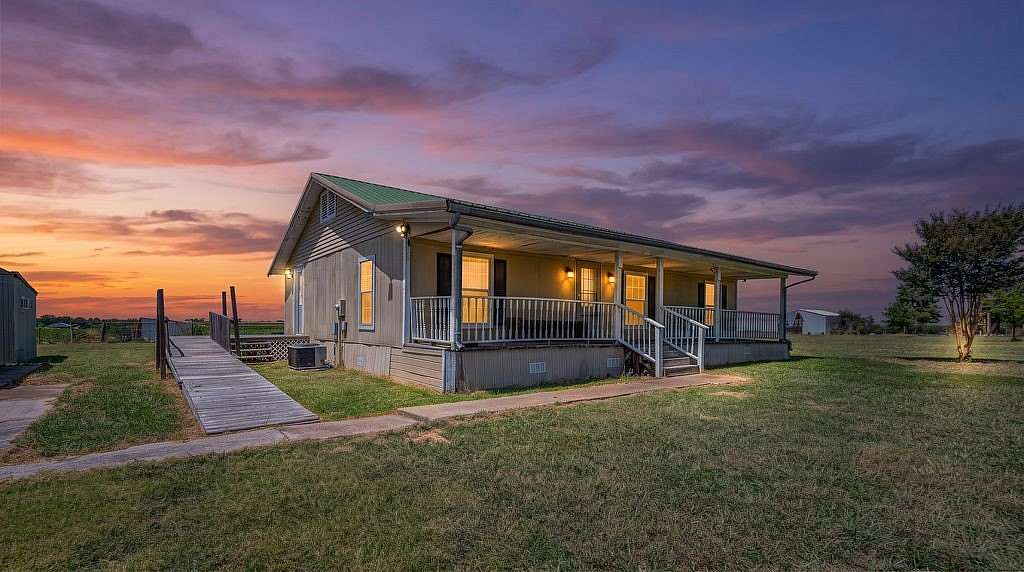 6.23 Acres of Land with Home for Sale in Greenville, Texas