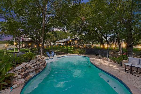 3.17 Acres of Land with Home for Sale in Waxahachie, Texas