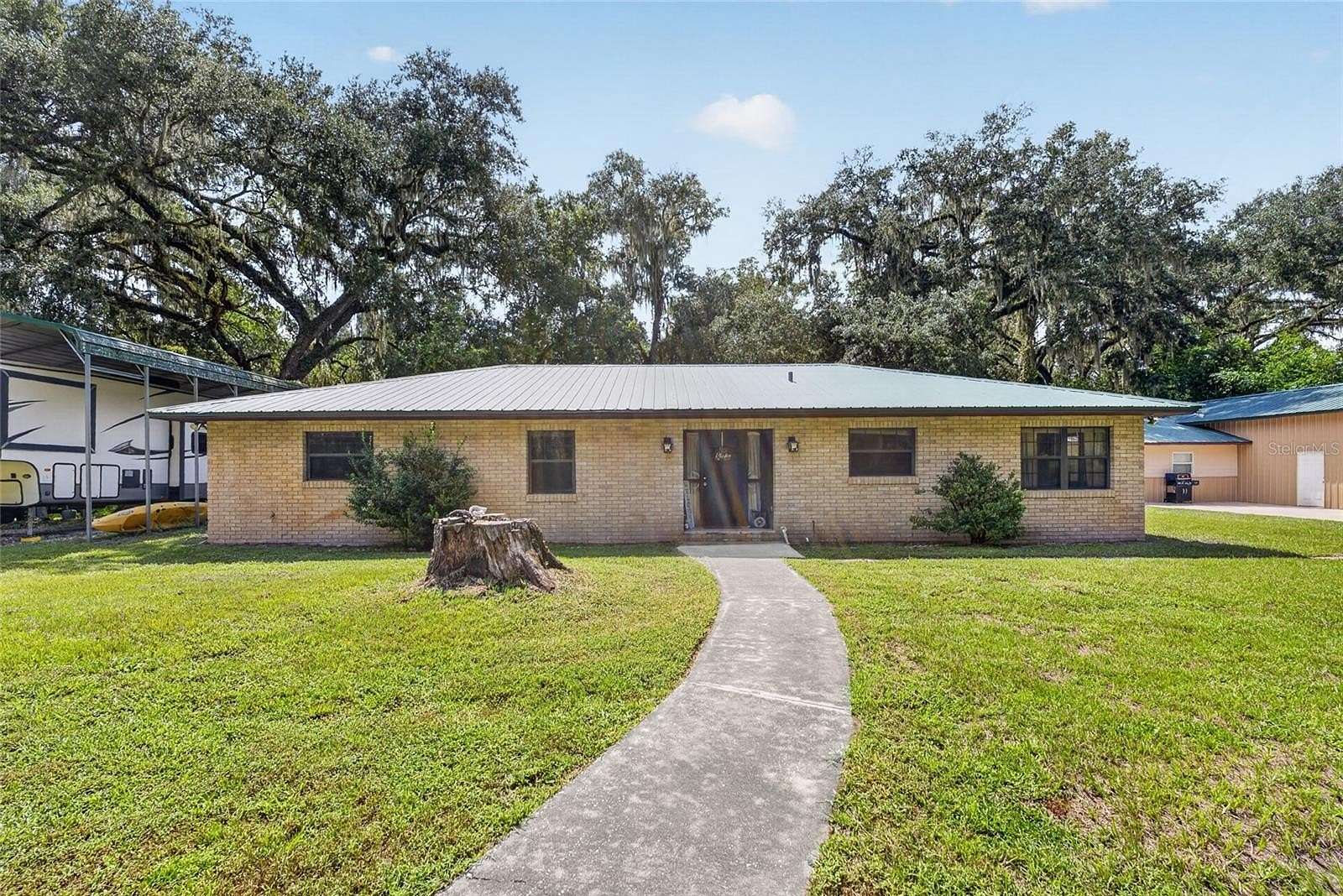 1.5 Acres of Land with Home for Sale in Bushnell, Florida