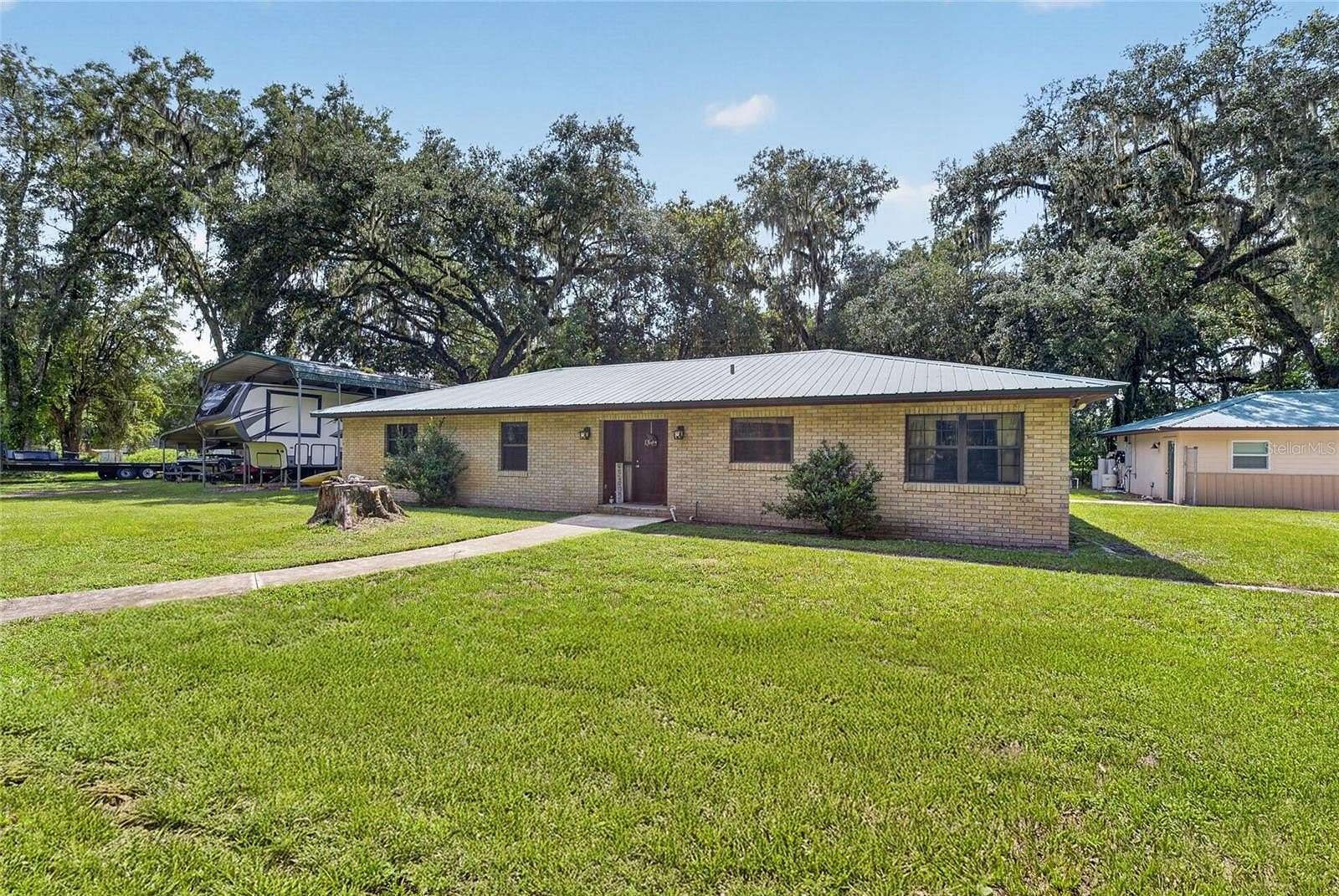 1.5 Acres of Land with Home for Sale in Bushnell, Florida