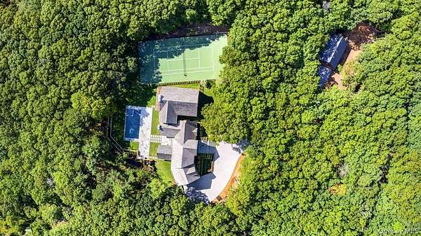 4.1 Acres of Land with Home for Sale in Water Mill, New York