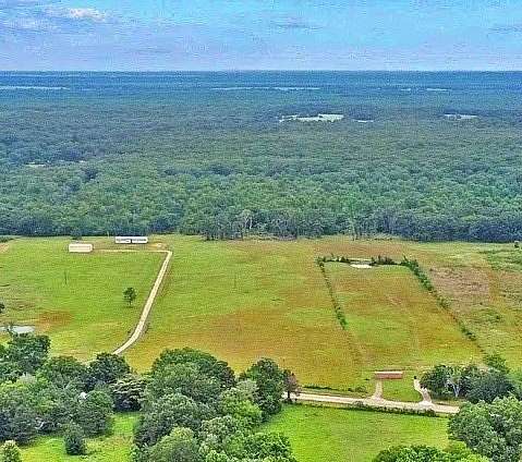 21.7 Acres of Land for Sale in Mount Pleasant, Texas