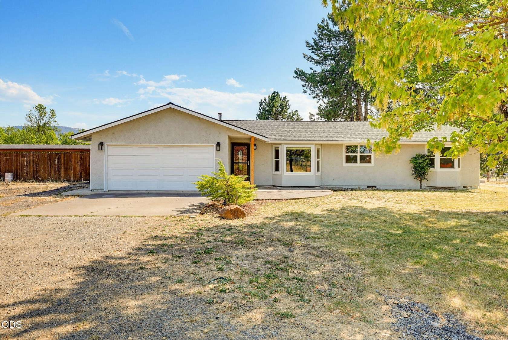 12.2 Acres of Land with Home for Sale in Medford, Oregon